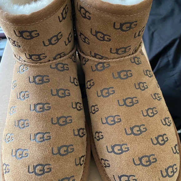 Ugg boots - Picture 4 of 5